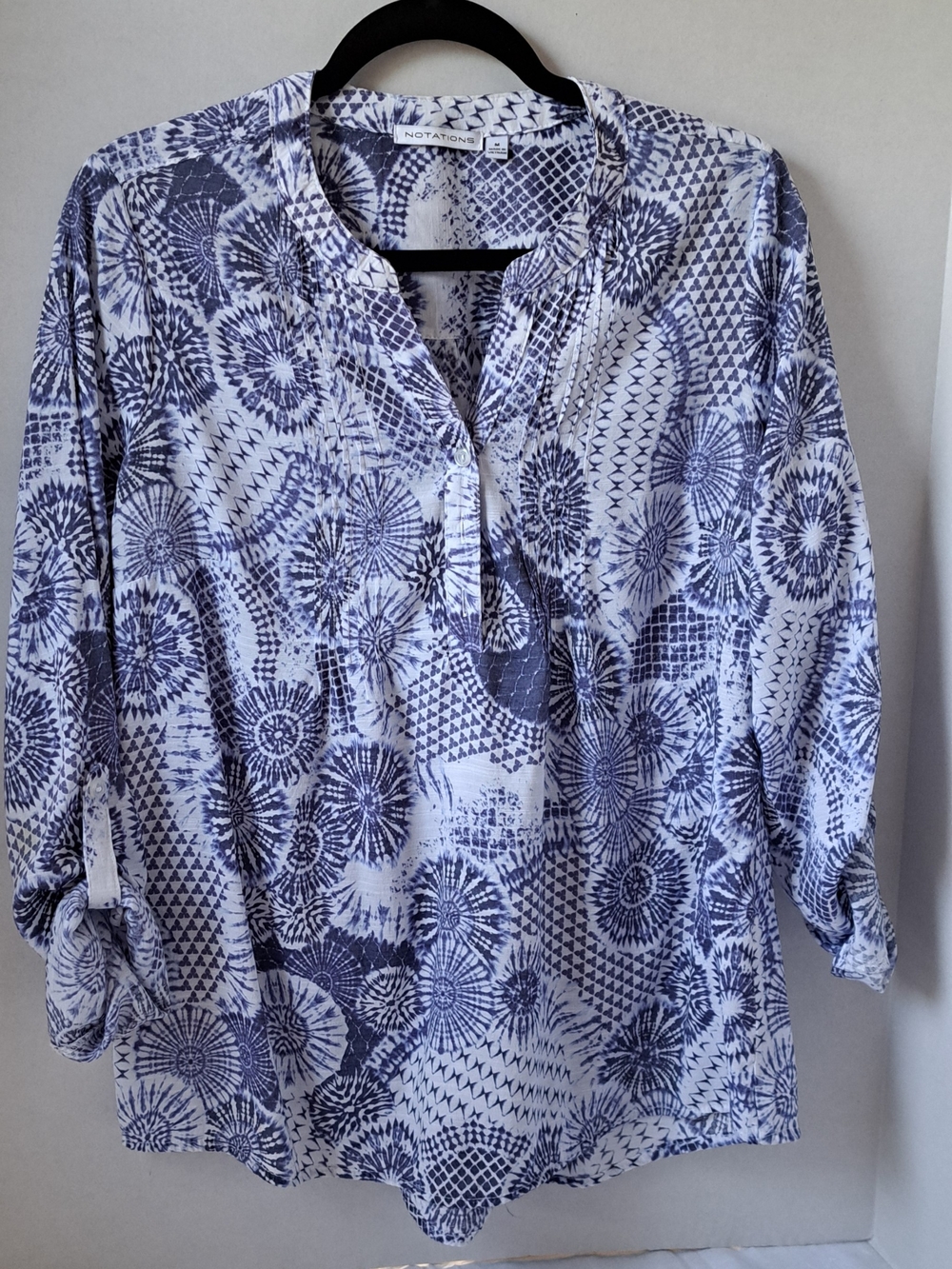 Notations Geometric Blouse in Blue & White Size Medium Like New